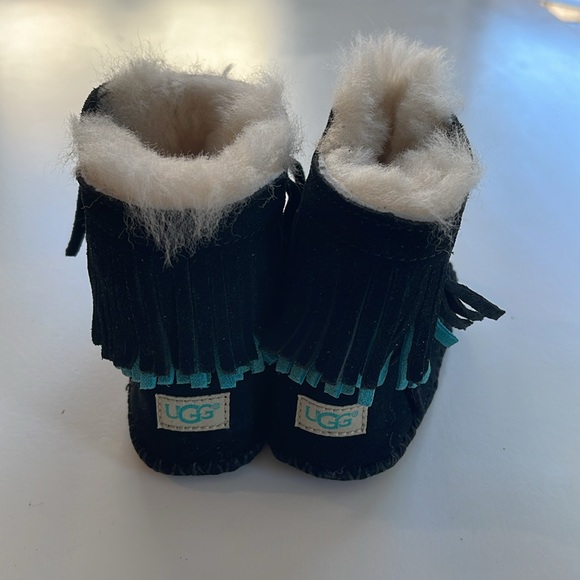 Ugg infant Fringe booties - Picture 4 of 6